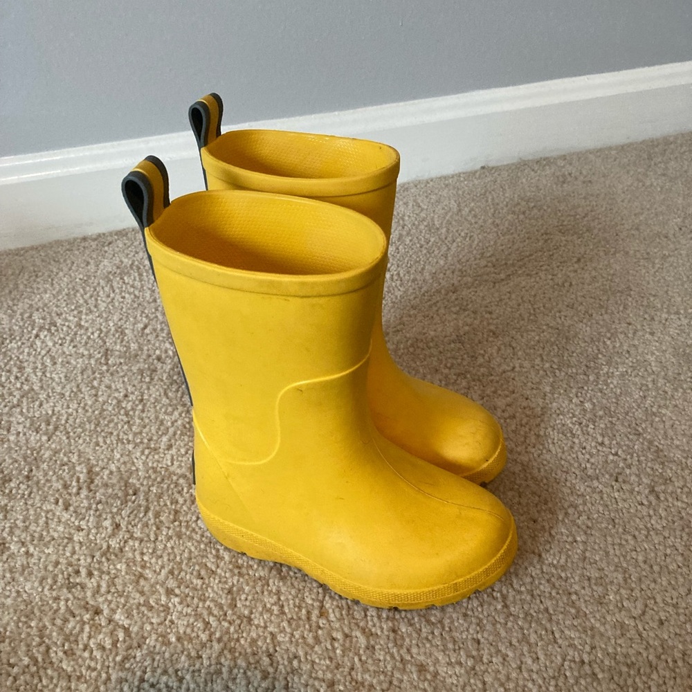 Great condition tote rain boots